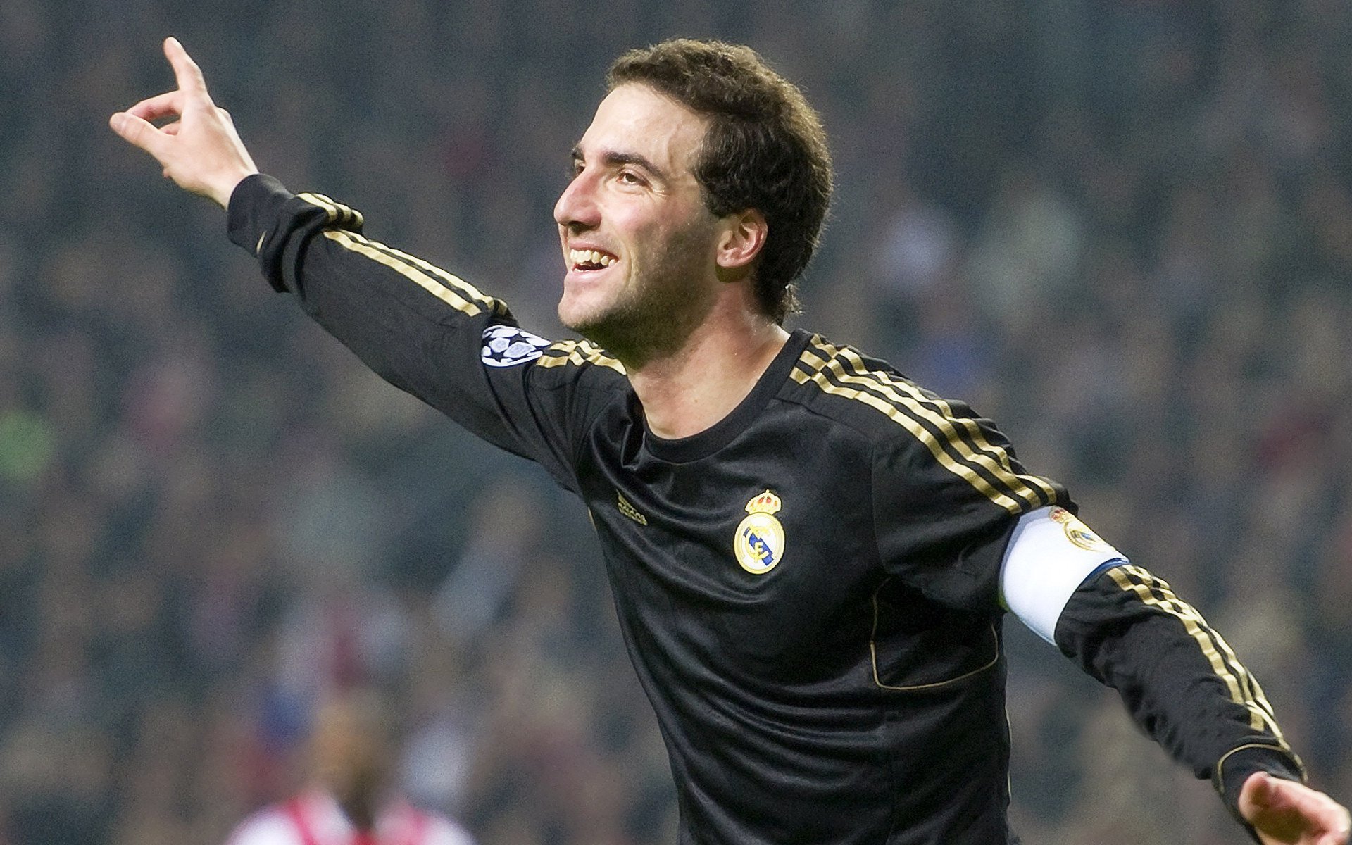 “萨尔·巴赫的背后故事：从草根到南非橄榄球明星”